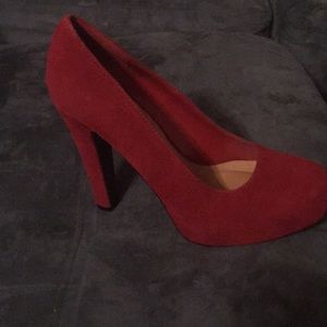 Red  velvet heel 7 1/2, worn a few times